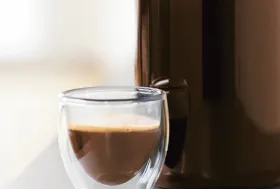 Pohár na kávu s dvojitým sklom